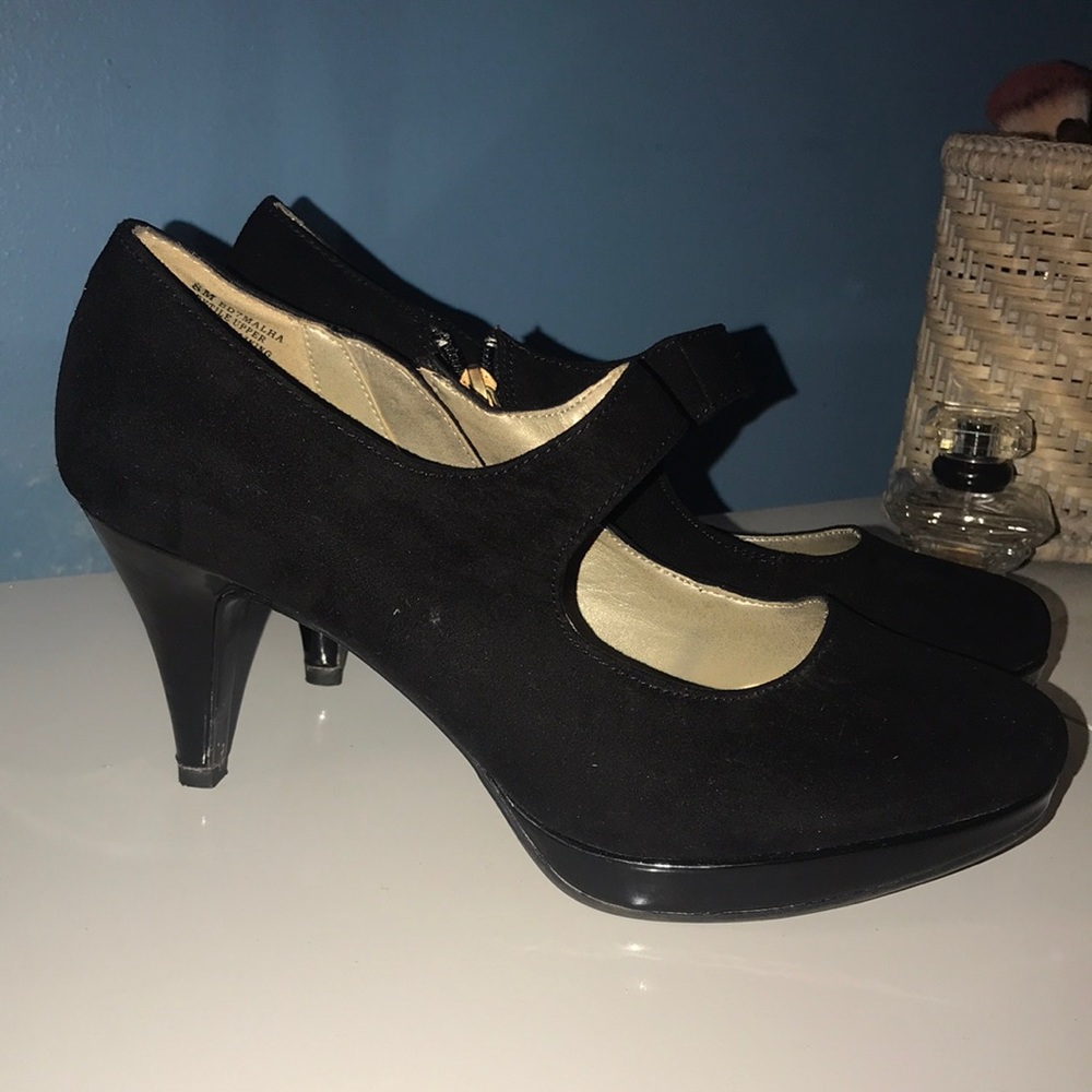 Bandolino Black Heels